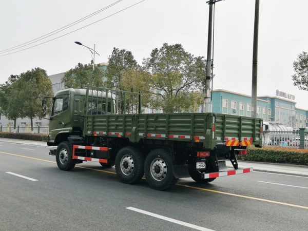 国六-六驱越野载货汽车