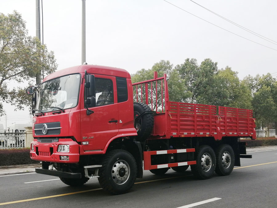 六驱210马力越野载货车