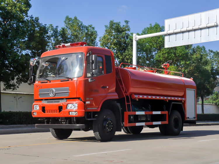 国六-四驱消防洒水车